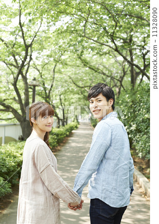 Men and women turning hand in hand 11328090