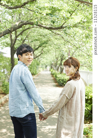 Men and women walking hand in hand 11328115