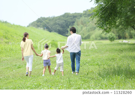 夏天的家庭 11328260