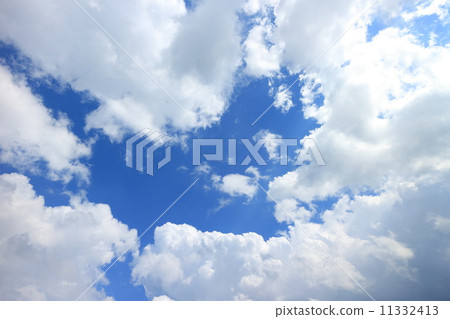  藍天和雲彩 11332413