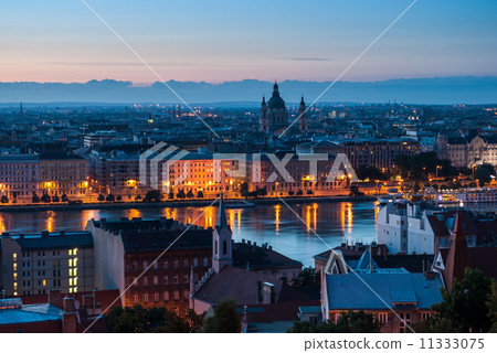 Cityscape of Budapest 11333075