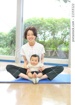 嬰兒瑜伽9個月大的嬰兒 嬰兒瑜伽9個月大的嬰兒 11333122
