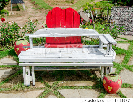 Old wooden bench in park Old wooden bench in park 11333927