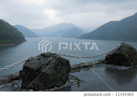 Tokuyama Lake in the rain 11334365