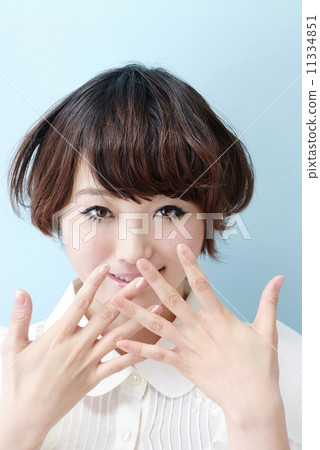 Girls spreading their hands 11334851