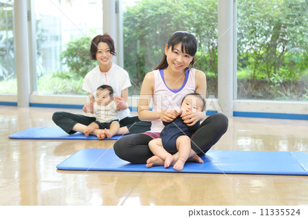 Baby lesson for nine months and five months after birth 11335524