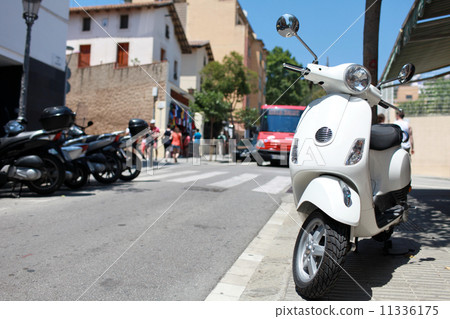 Vespa  scooter 11336175