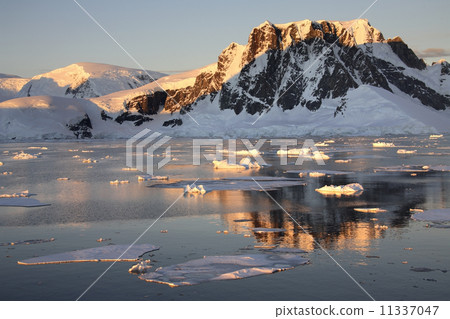 Lamaire Channel - Antarctica 11337047