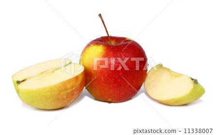 cut apple is in drops 11338007