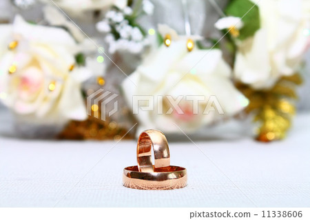 wedding rings 11338606