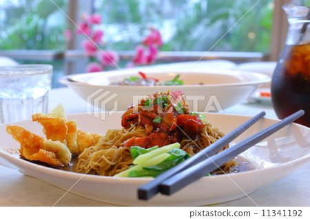 Wantan Mee with Sliced Chicken Wantan Mee with Sliced Chicken 11341192