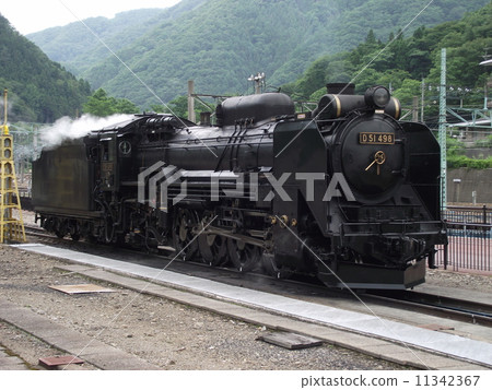 Steam locomotive on the Joetsu line 11342367