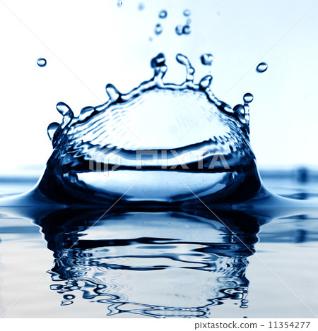 colossal water splash 11354277