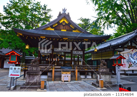 Gyo神社的“神社”（Karasuma-ku Karasumadoraga Choshima-cho Minoru Sakura Tsuru-cho） 11354694