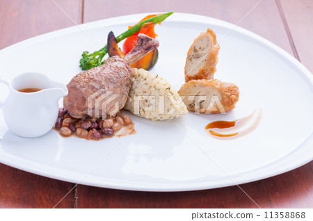 Fusion food 11358868