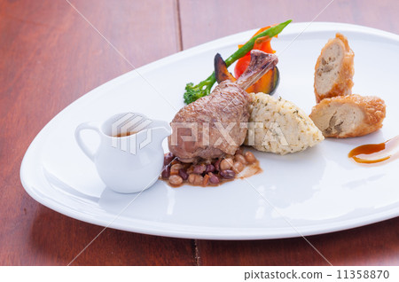 Fusion food 11358870