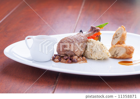 Fusion food 11358871