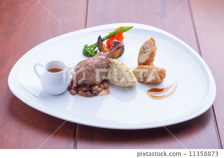 Fusion food 11358873