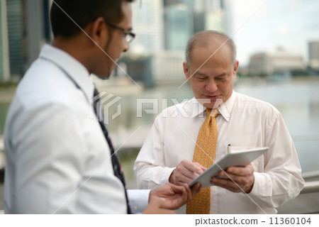 Businessman having discussion using tablet 11360104