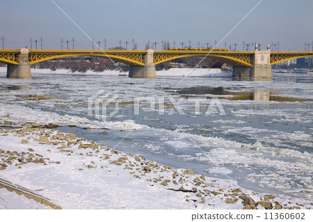 Winter Danube Winter Danube 11360602