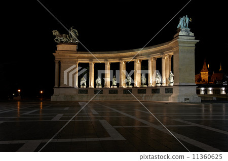 Heroes' Square 11360625