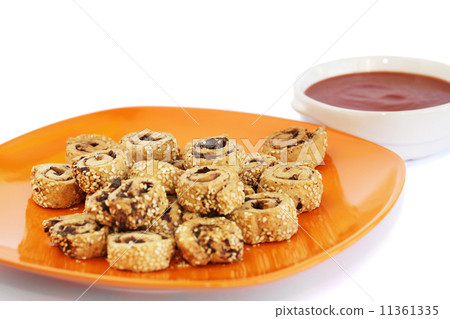 Rusks with sesame seeds, olives and sauce 11361335