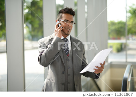 Businessman using phone 11361807