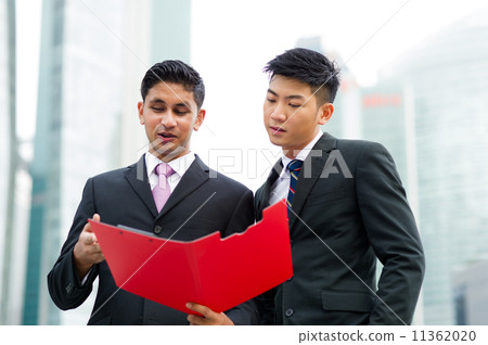 Man meeting his insurance agent to discuss his insurance profile Man meeting his insurance agent to discuss his insurance profile 11362020