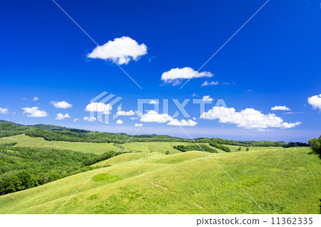 Grassland and clouds of Bihoro Town 11362335