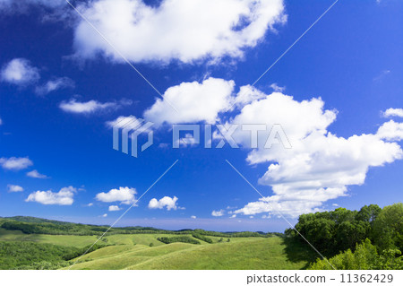 Grassland and clouds of Bihoro Town 11362429