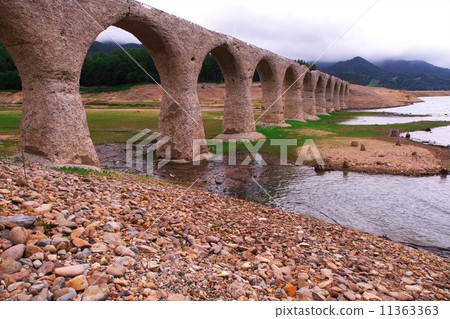 Fading Taushbets bridge 11363363