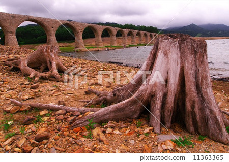 Fading Taushbets bridge 11363365