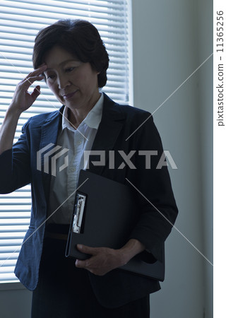 女軍官/經理 11365256