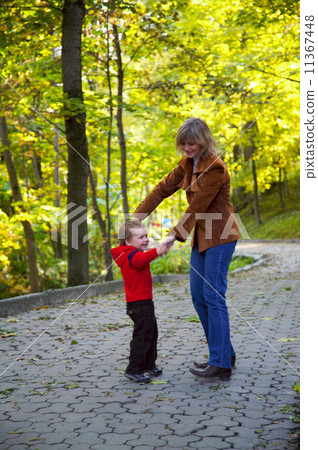 Family in autumn park 11367448