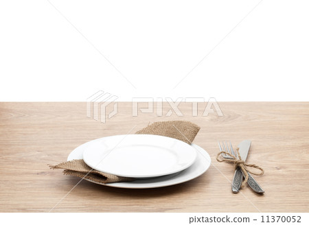 Empty plate and silverware set Empty plate and silverware set 11370052