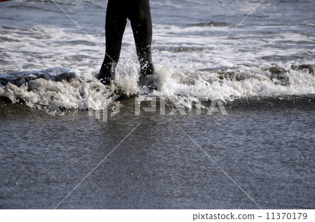 波浪和腳 11370179