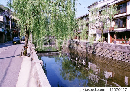 Otogawa River，Machiya和Willow（兵庫縣城崎溫泉） 11370427