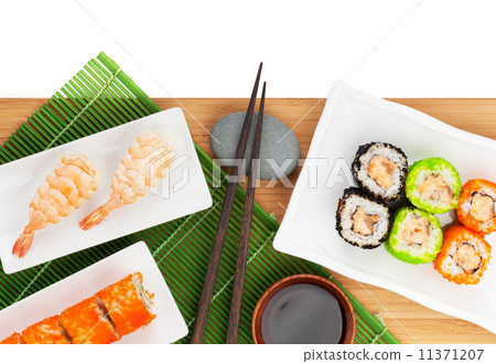 Sushi maki and shrimp sushi Sushi maki and shrimp sushi 11371207