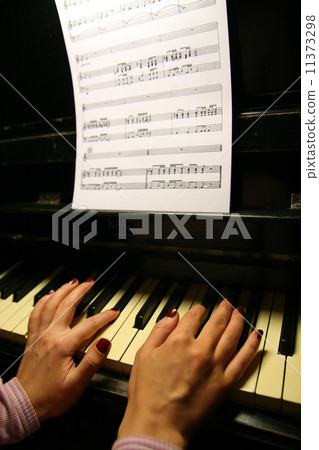 playing piano 11373298