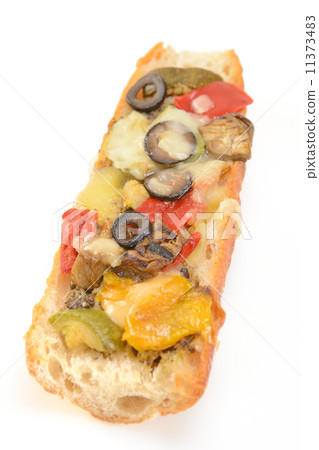 美味的蔬菜和橄欖麵包 美味的蔬菜和橄欖麵包 11373483