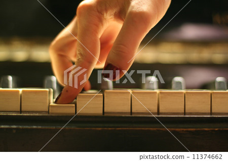 playing piano playing piano 11374662
