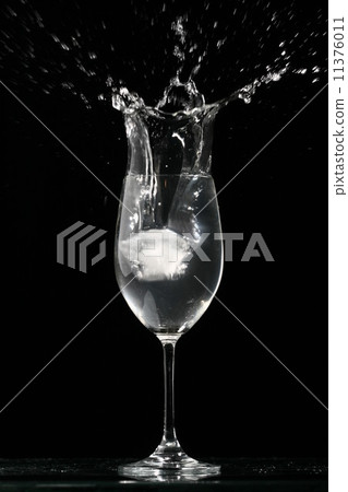 alcohol splash alcohol splash 11376011