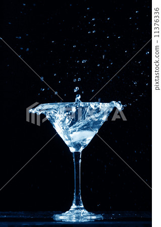 alcohol splash 11376336