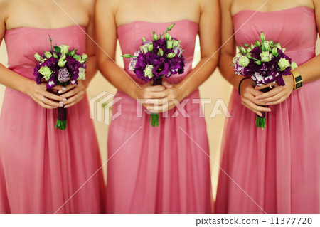 Bridesmaids Holding Flowers Bridesmaids Holding Flowers 11377720