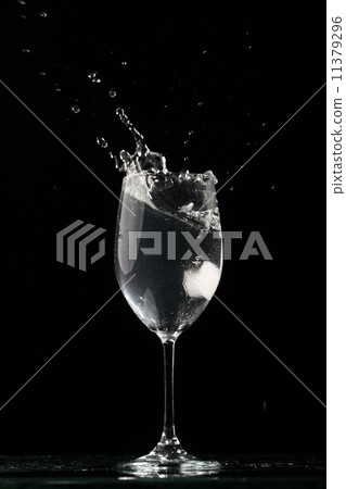 alcohol splash 11379296