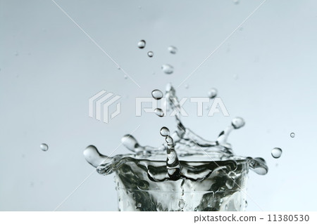 splash in glass 11380530