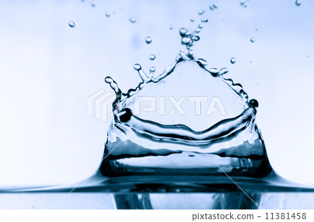 colossal water splash 11381458