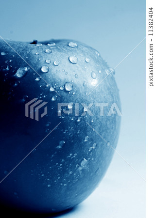 green fresh apple 11382404