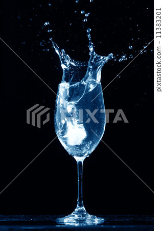 alcohol splash 11383201