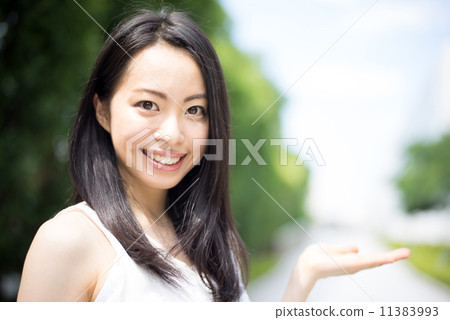 指導的女性 11383993